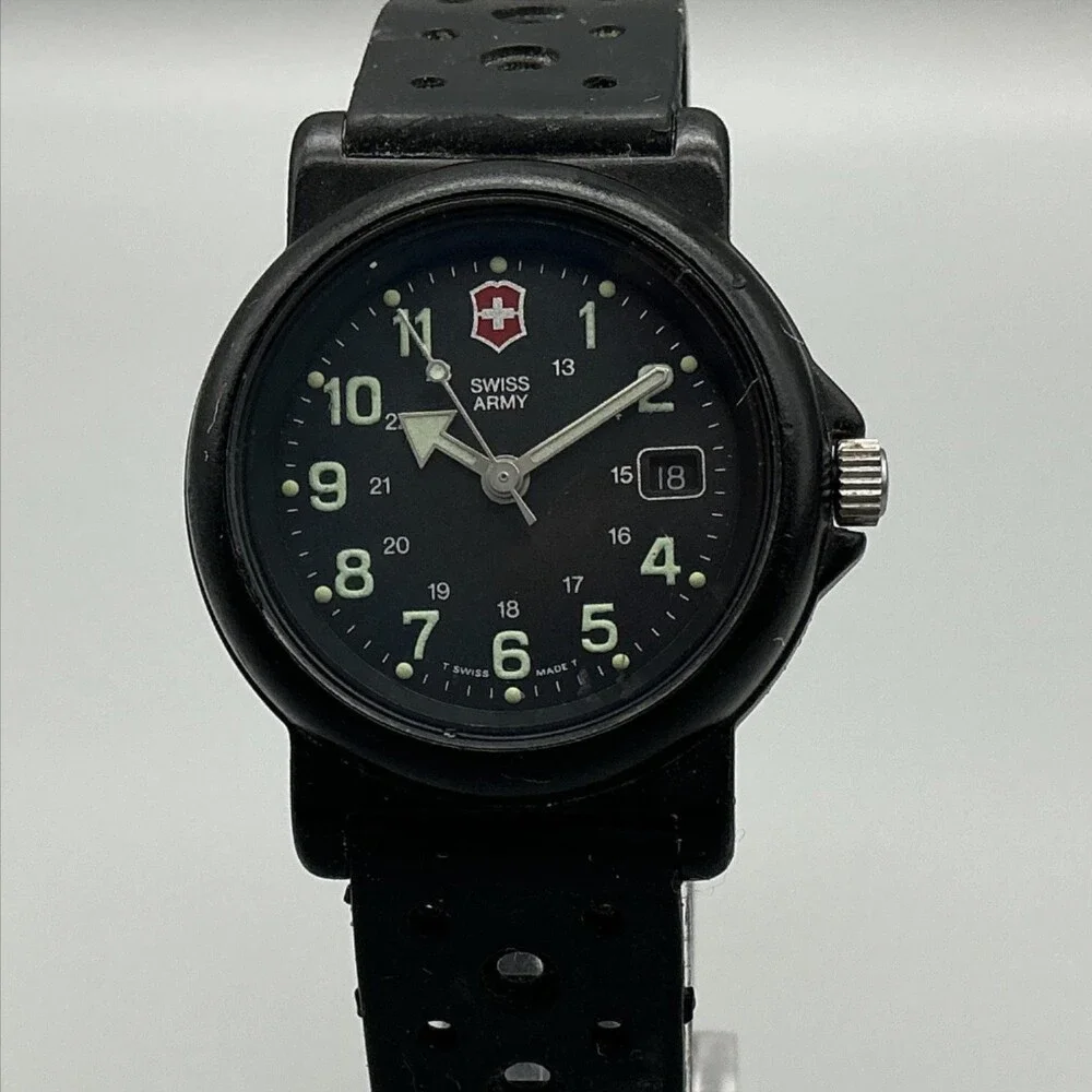 Vintage Victorinox Swiss Army Renegade Women Watch 29mm Black Dial Military Date
